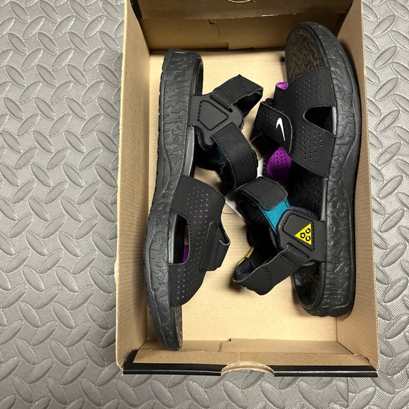 nike deschutz vivid purple